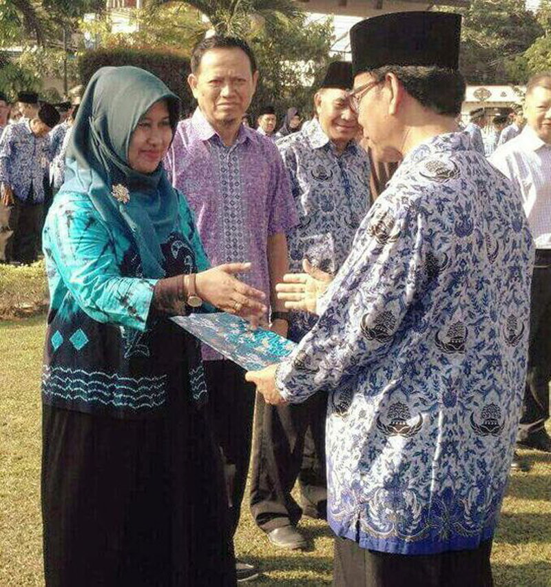 Penghargaan  PTS terbaik peringkat 4 Sekalimantan