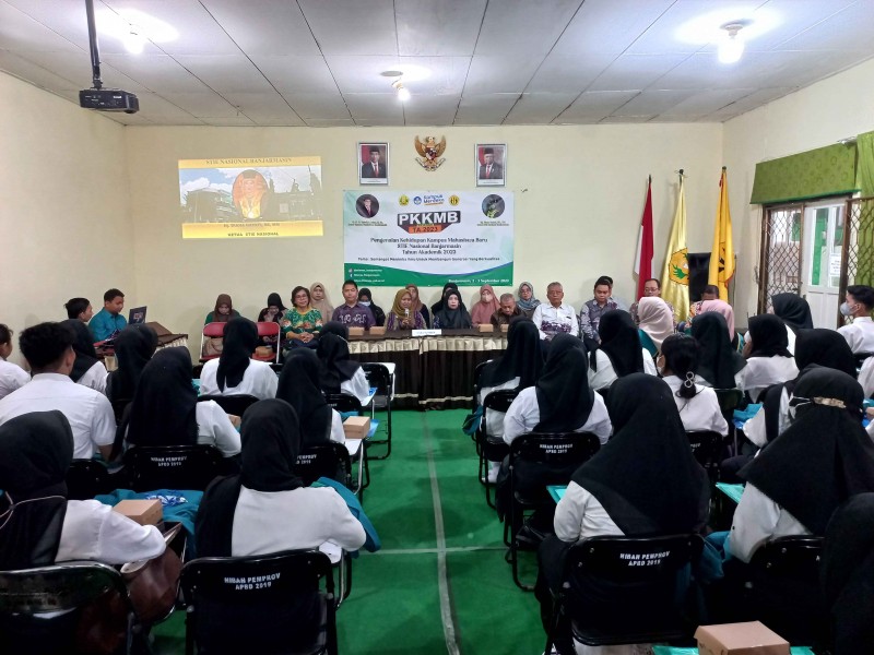 Antusiasme Mahasiswa baru dalam mengikuti Pengenalan Kehidupan Kampus bagi Mahasiswa Baru (PKKMB) STIE Nasional Banjarmasin