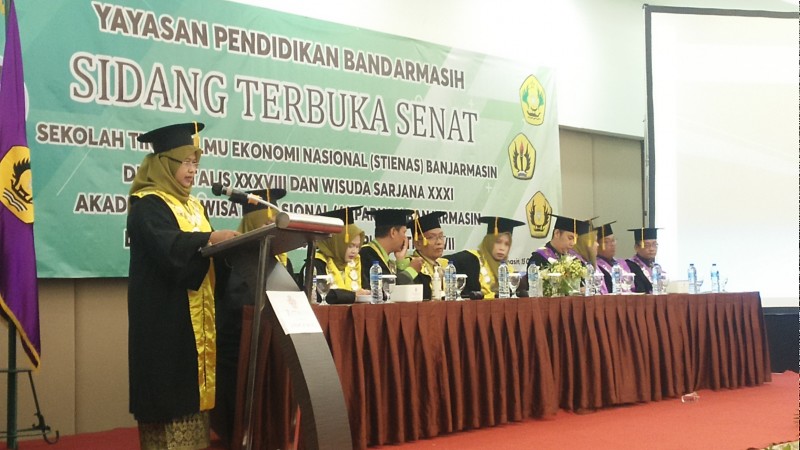 Hadiri Wisuda Sarjana XXXI STIE Nasional Banjarmasin, Begini Pesan Kepala LLDIKTI Wilayah XI