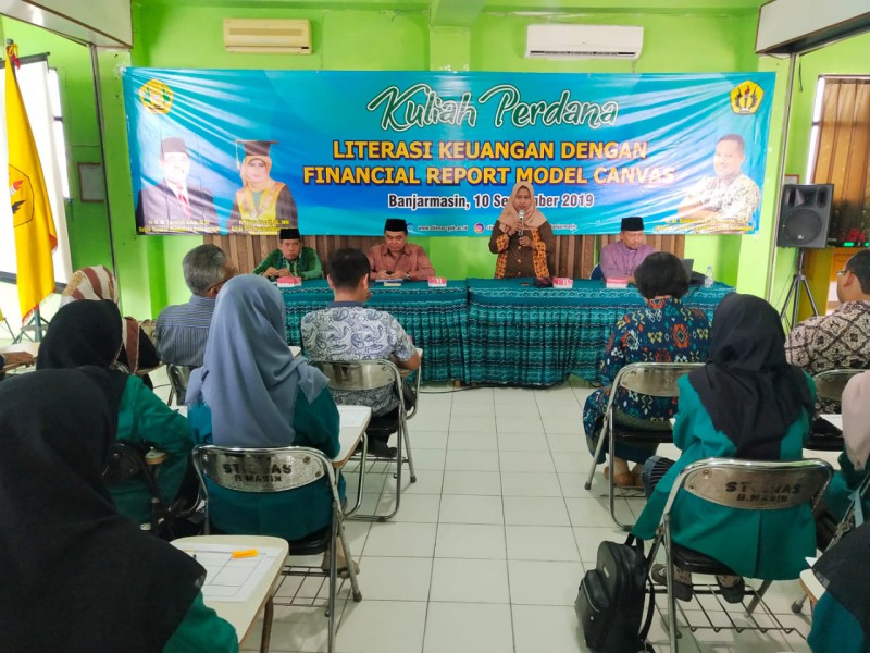 Kuliah perdana dengan tema " Literasi Keuangan dengan Menggunakan Financial Report Model Canvas"